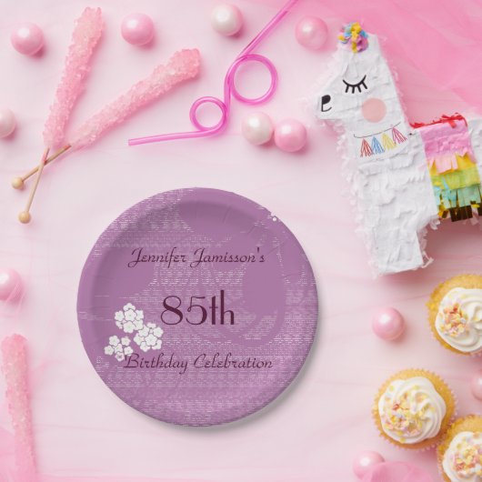 紫色の花柄のパーソナライズな85th誕生会 ペーパープレート (パーティー)