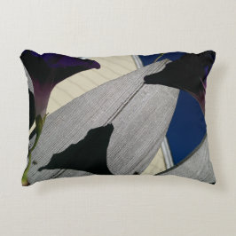 紫色の花柄を用いる装飾用クッション" アクセントクッション