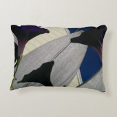 紫色の花柄を用いる装飾用クッション" アクセントクッション (裏面)