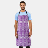 紫色の花花花盛りのエプロン エプロン (着用した状態)