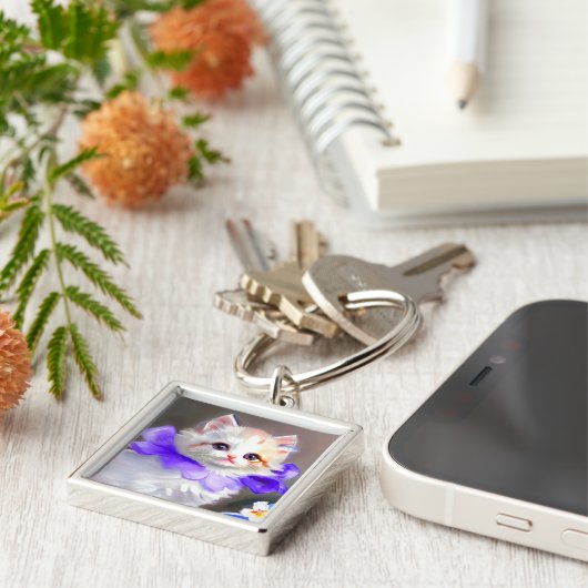 紫色の花首付き白絵画猫 キーホルダー (側面)