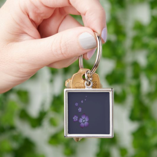 紫色の花 キーホルダー (手)