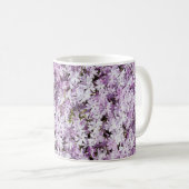 紫色の花、夏の新鮮な背景。 コーヒーマグカップ (正面右)