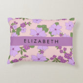 紫色の花、花のパターン、あなたの名前 アクセントクッション (裏面)