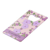 紫色の花、花のパターン、あなたの名前 クレジットカード栓抜き (正面アングル)