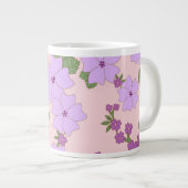 紫色の花、花柄、花柄 ジャンボコーヒーマグカップ (正面右)