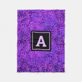 紫色の葉の葉パターンモダンモノグラム フリースブランケット (正面)