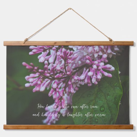 紫色の薄紫の花は雨のタペストリぶら下がったーの後に 吊り下げ型タペストリー (正面)