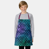 紫色の虹色ピンクの人魚はかりで測グリッター エプロン (着用した状態)