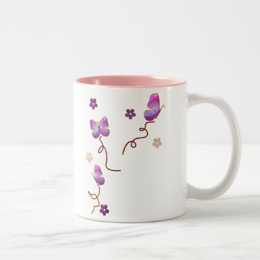 紫色の蝶および花 ツートーンマグカップ (右)