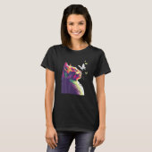 紫色の蝶とカラフルな美しい猫 Tシャツ (正面フル)