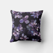 紫色の装飾花の花びらの暗い質感 クッション (裏面)