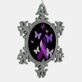 紫色の認識度のリボン スノーフレークピューターオーナメント (左)