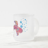 紫色の赤い日没のコイの魚および泡によって曇らされるマグ フロストグラスマグカップ (正面右)