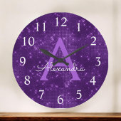 紫色の輝きのきらめくのモノグラムの名前及びイニシャル ラージ壁時計