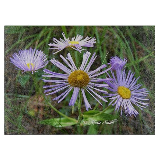 紫色の野生の花 カッティングボード (正面)