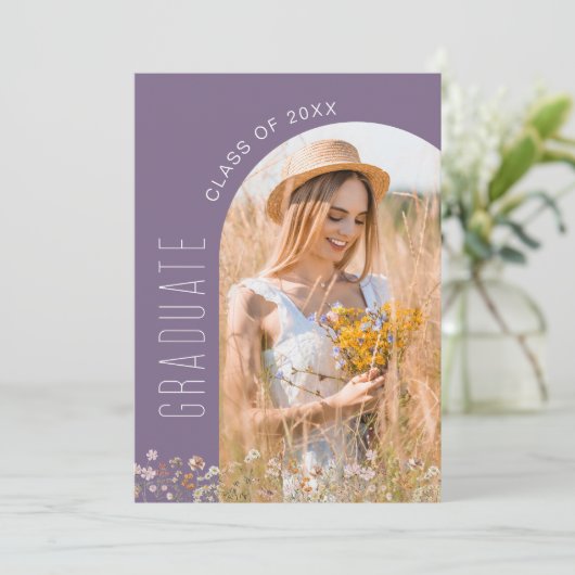 紫色の野花卒業式パーティーアーチ写真 招待状 (スタンド正面)