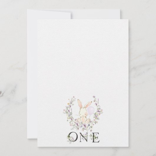 紫色の野草花いくつかのバニー1歳の誕生日 招待状 (裏面)