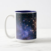 紫色の銀河系の星明かりの空の超新星の天文学の宇宙 ツートーンマグカップ (左)