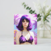 紫色の髪と紫色のビキニのはがきを持つ女性 ポストカード (スタンド正面)