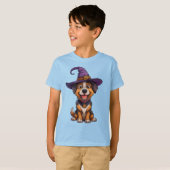 紫色の魔法使い帽子をかぶった愛らしい犬 Tシャツ (正面フル)