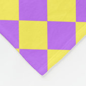 紫色の黄色い市松模様にダイヤモンド模様 フリースブランケット (角)