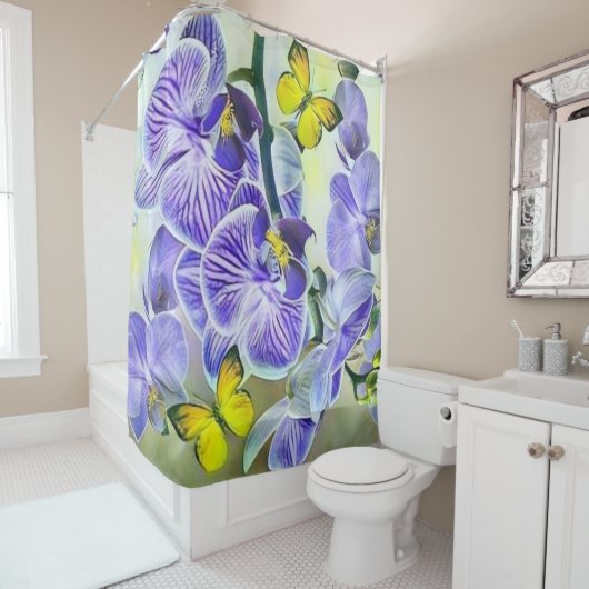 紫色の黄色い蘭の花の蝶の水色 シャワーカーテン (インサイチュ)