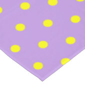 紫色の黄色の水玉模様 テーブルクロス (アングル)
