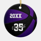 紫色の黒いキッズチームカラーはバスケットボールを守る セラミックオーナメント (正面)