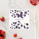 紫色の黒いサッカーチームカラーの誕生日パーティー スタンダードカクテルナプキン (インサイチュ)