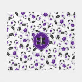 紫色の黒いチームカラーのサッカーボール フリースブランケット (正面(横))