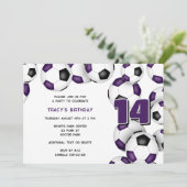 紫色の黒いチームカラーサッカーボールスポーツパーティー 招待状 (スタンド正面)