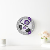 紫色の黒いチーム色のサッカーストライプ選手 ラウンド壁時計 (ホーム)