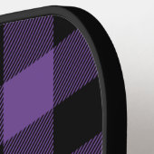 紫色の黒いバッファローのプレイドモノグラムの ピックルボールラケット (左詳細)