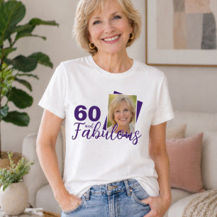 紫色の60歳と素晴らしい60歳の誕生日写真 Tシャツ