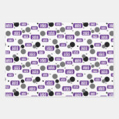 紫色の「クラス」犬のラベルとドットのパターン ラッピングペーパーシート (正面)