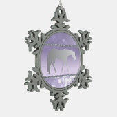 紫色のBrokehの銀製の西部の喜びの馬 スノーフレークピューターオーナメント (左)