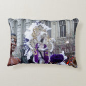 紫色のMardis Grasのズールー王 アクセントクッション (裏面)
