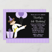 紫色はテコンドーの空手の女の子の誕生日を風船のようにふくらませます 招待状 (正面/裏面)