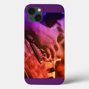 紫色をつま弾くギター iPhone 13ケース