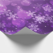 紫色クリスマスの休日の輝き及び雪片 ラッピングペーパー (角)