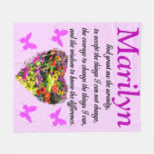 紫色フローラ平パーソナライズされた穏祈りの言葉毛布 フリースブランケット (正面(横))