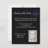 紫色及び黒いモノグラムの写真の招待状 招待状 (裏面)