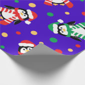 紫色大きいクリスマスのペンギンのかわいい子供 ラッピングペーパー (角)