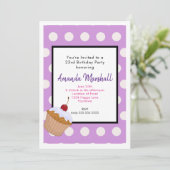 紫色水玉模様の誕生日ケーキ 招待状 (スタンド正面)