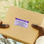 紫色発送ラベル上のハイライトされた事業名 ラベル