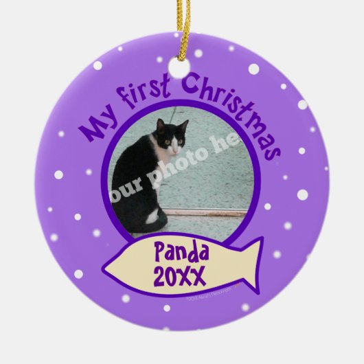紫色私の初めてのクリスマスのカスタムな写真の名前猫 セラミックオーナメント (正面)