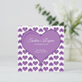 紫色結婚式招待状のかわいいハート セーブザデート (スタンド正面)
