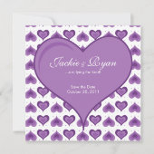 紫色結婚式招待状のかわいいハート セーブザデート (正面)