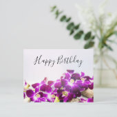 紫色蘭花が白い背景の誕生日 ポストカード (スタンド正面)